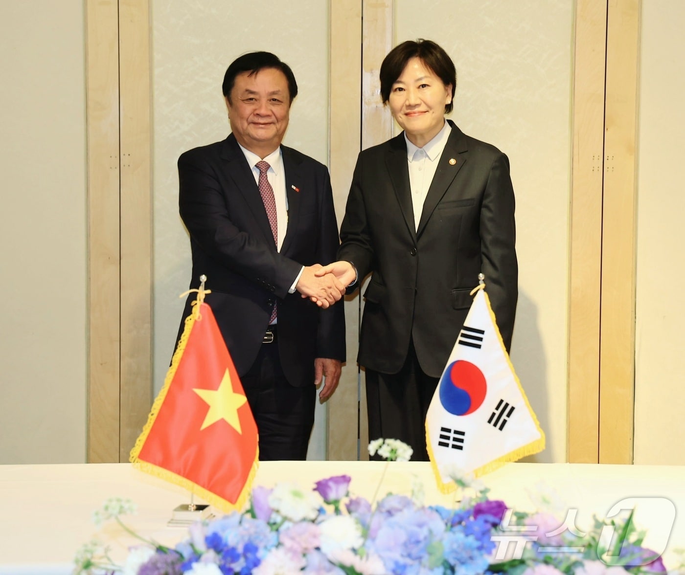 송미령 농림축산식품부 장관은 2일 서울에서 레 밍 호안 베트남 농업농촌개발부 장관과 면담을 가졌다. (농식품부 제공)