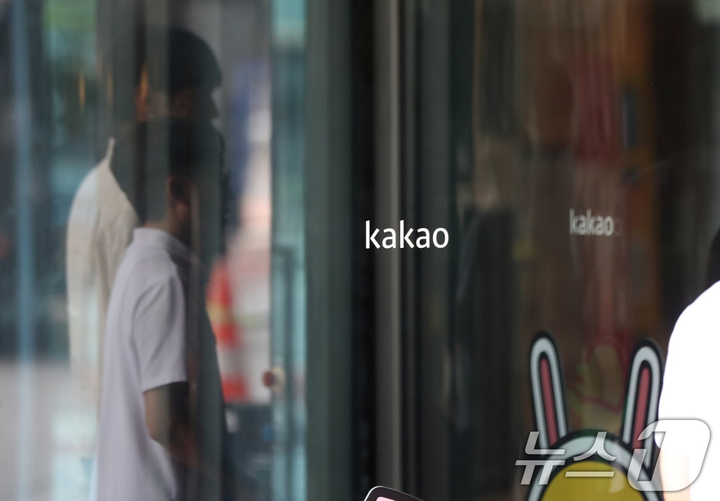 카카오 "AI 프리미엄" 제시했지만...시장은 "성과부터" - 뉴스 썸네일 이미지