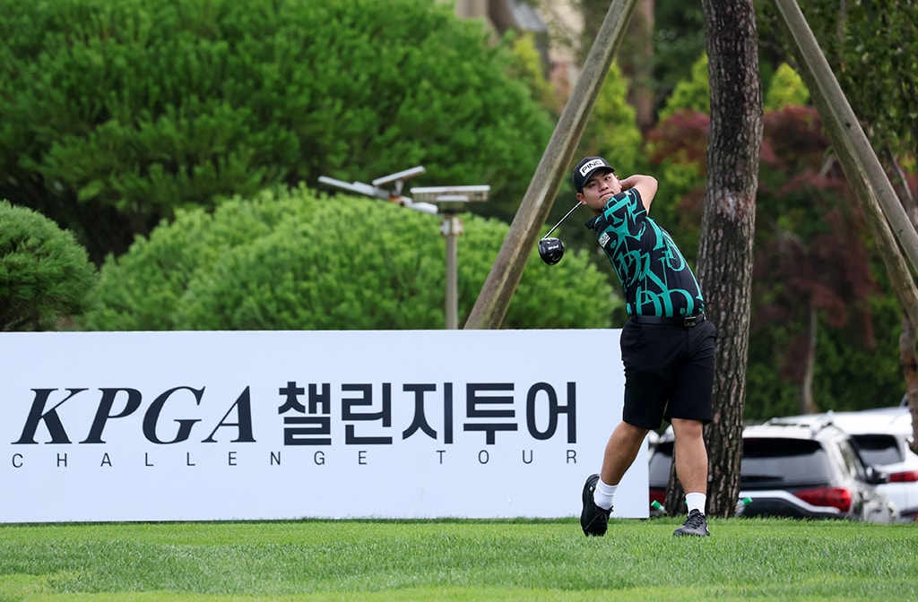 KPGA 챌린지투어 11회 대회에서 반바지를 입고 경기에 출전한 정재현.(KPGA 제공)