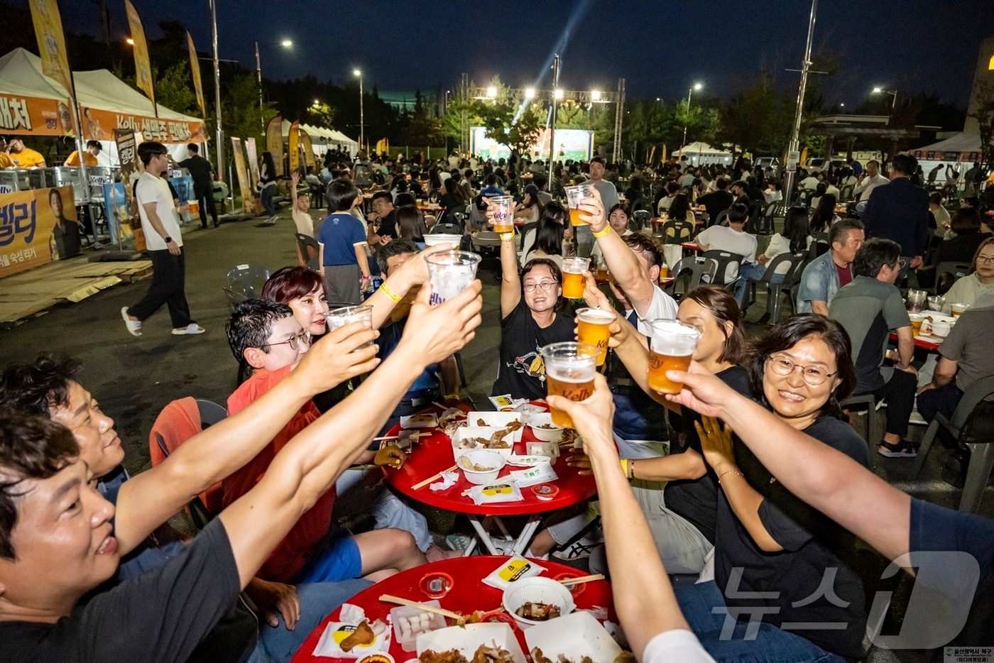 ‘제2회 진장 살얼음 맥주축제’가 8월 2일과 3일 이틀 동안 울산 북구 진장동 홈씨씨 인테리어 주차장에서 열린다. 사진은 작년 행사 모습. &#40;북구청 제공&#41;