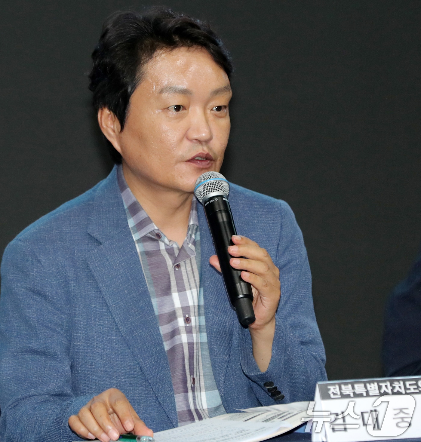 김대중 전북특별자치도의회 의원이 25일 전북자치도 전주시 전주 시그니처호텔에서 열린 제12회 전북포럼 종합토론에서 발언을 하고 있다. 2024.7.25 ⓒ 뉴스1 유경석 기자