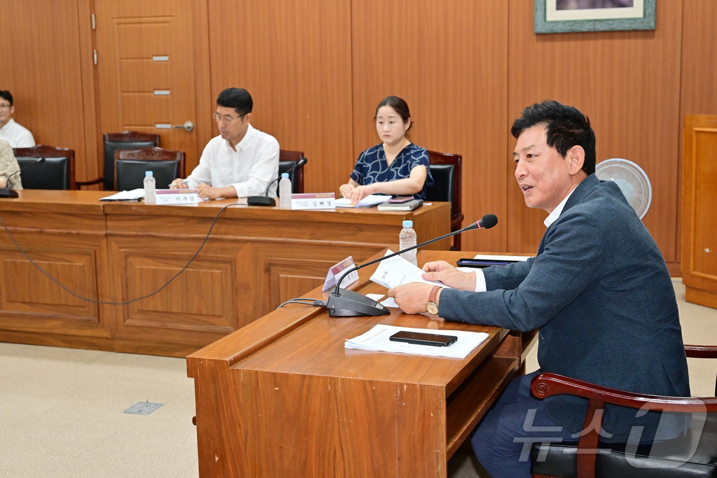 울산시의회 홍유준 문화복지환경위원장은 25일 오후 시의회 4층 다목적회의실에서 ‘재가노인지원서비스센터 현안 청취 간담회’를 개최했다.&#40;시의회 제공&#41;