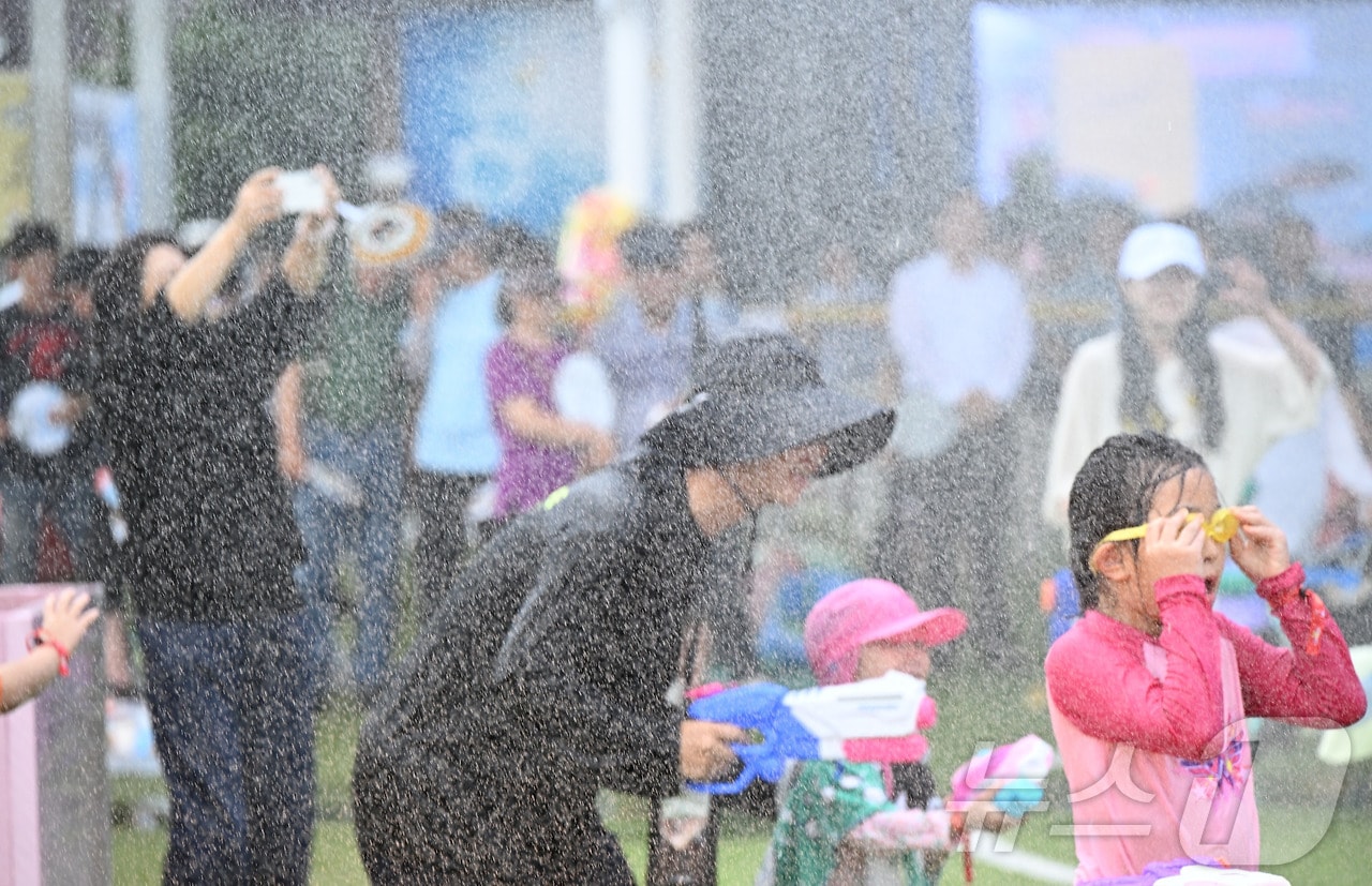 &#39;2024 평창더위사냥축제&#39;가 지난 26일 대화면 땀띠공원 일원에서 시작됐다. &#40;평창군 제공&#41; 2024.7.26/뉴스1