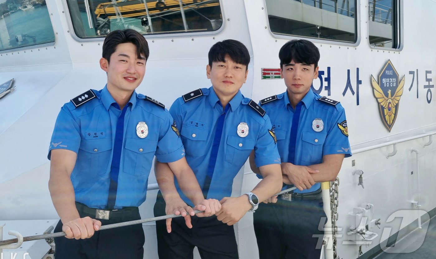 외근 중이던 경북 울진해양경찰서 형사들이 의식을 잃은 시민을 구조한 사실이 뒤늦게 알려졌다. 왼쪽부터 장원석, 김병수, 장지승 형사. (울진해양경찰서제공) 2024.7.29/뉴스1