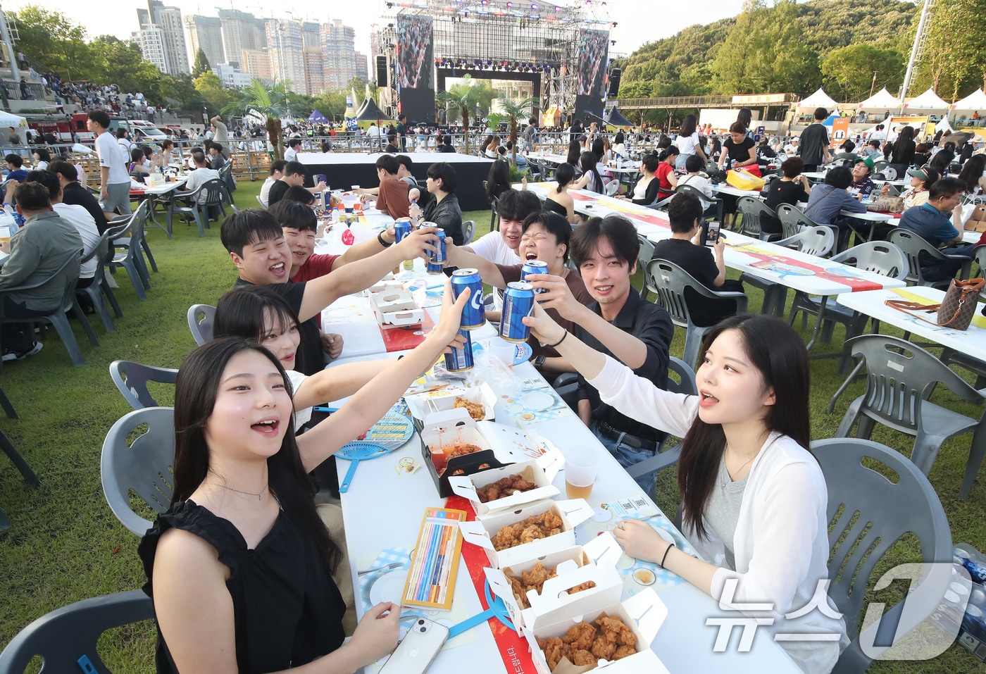 대구시는 다음달 2일부터 6일까지 달서구 두류공원 일원에서 '2025 대구치맥페스티벌'을 연다고 15일 밝혔다. 사진은 지난해 축제 모습. 2024.7.3/뉴스1 ⓒ News1 공정식 기자