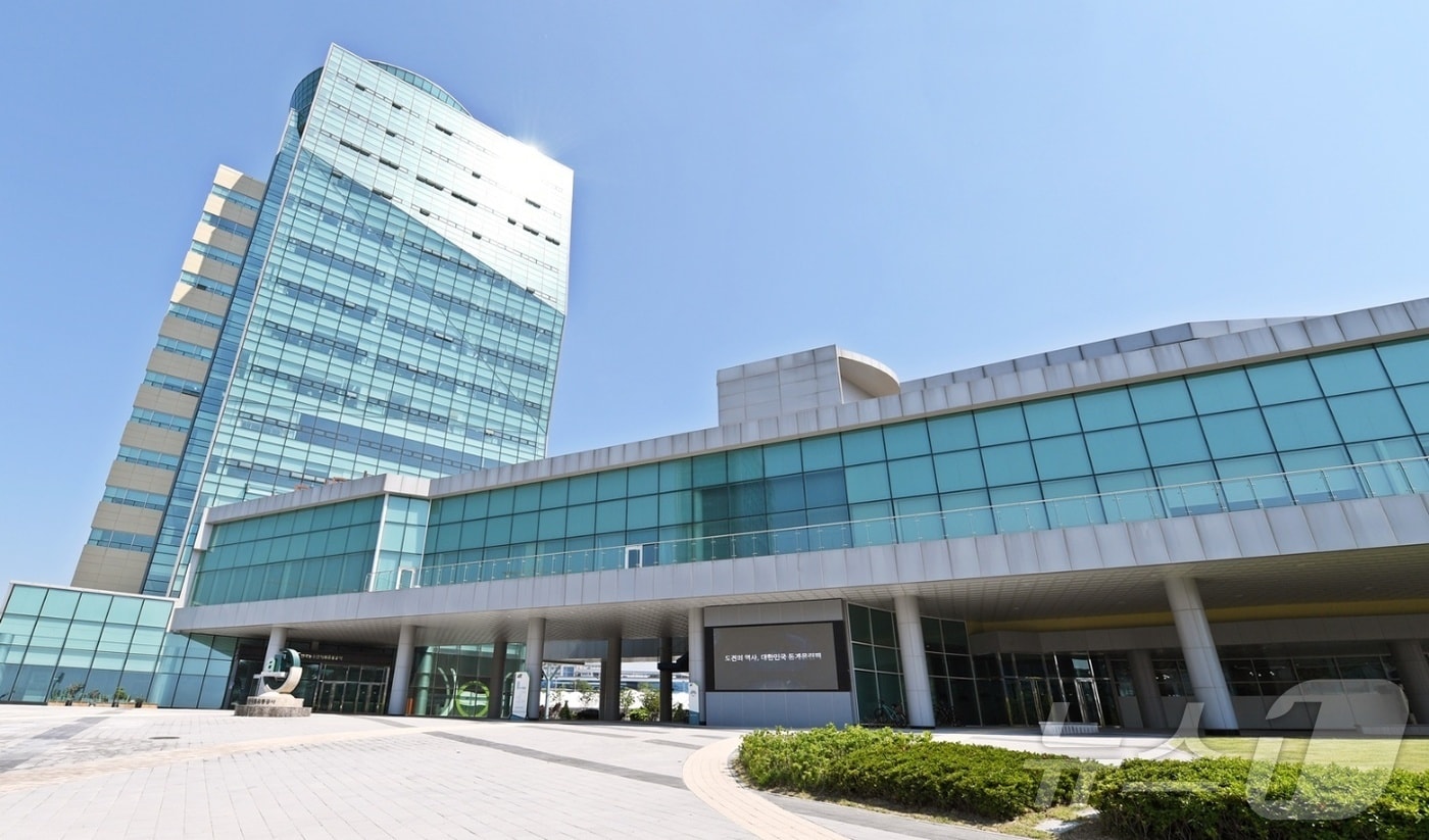 전남 나주 빛가람혁신도시에 자리한 한국농수산식품유통공사(aT) 본사. ⓒ News1