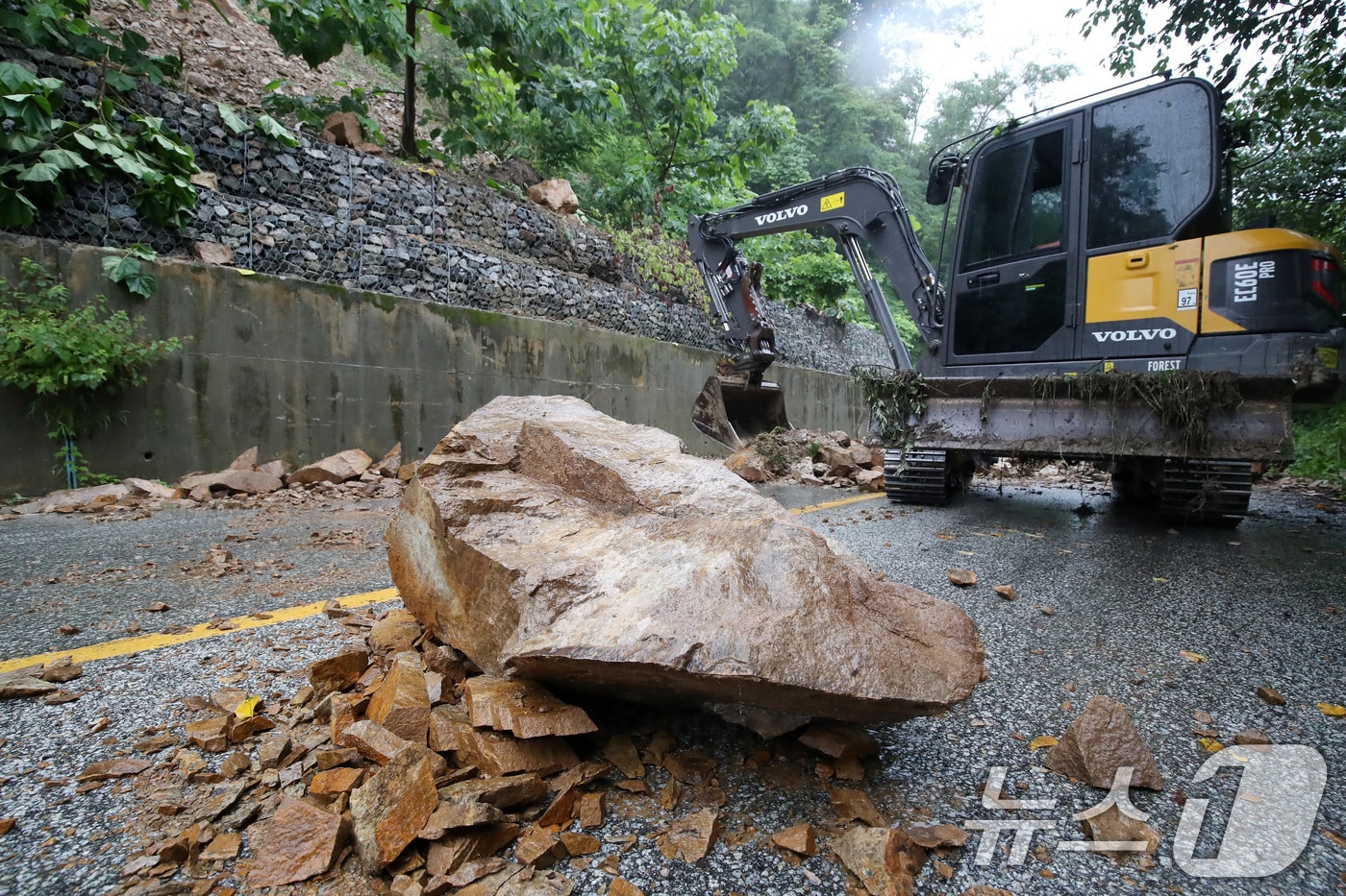 낙석 자료사진. 본 기사와 직접적 연관 없음. 2024.7.8/뉴스1 ⓒ News1 (DB)