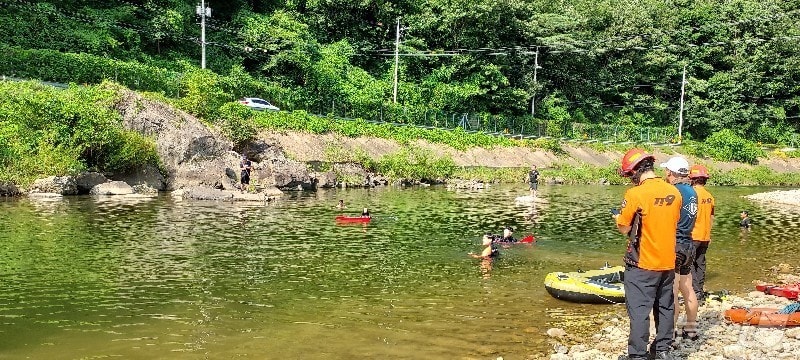 1일 오후 3시 12분께 전북자치도 진안군 동향면의 한 하천에서 물놀이하던 60대 남성이 물에 빠져 숨지는 사고가 발생했다.&#40;전북자치도소방본부 제공&#41;/뉴스1