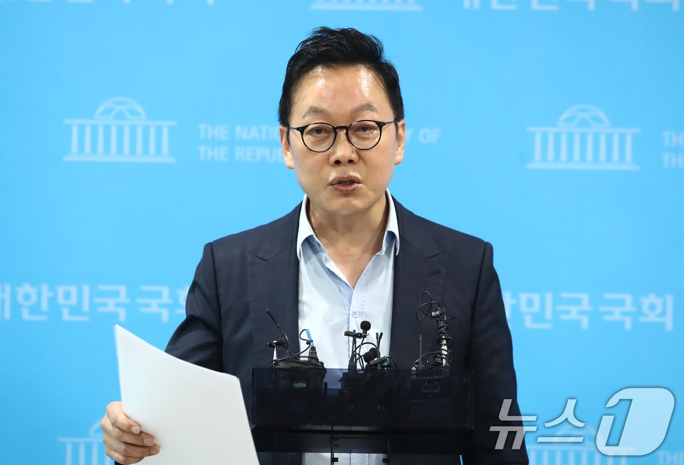 정봉주 더불어민주당 최고위원 후보가 12일 오전 서울 여의도 국회 소통관에서 가진 기자회견에서 &#34;&#39;이재명팔이&#39;하며 실세 놀이하는 무리들을 당의 단합을 위해 뿌리뽑겠다＂고 말하고 있다. 2024.8.12/뉴스1 ⓒ News1 이광호 기자