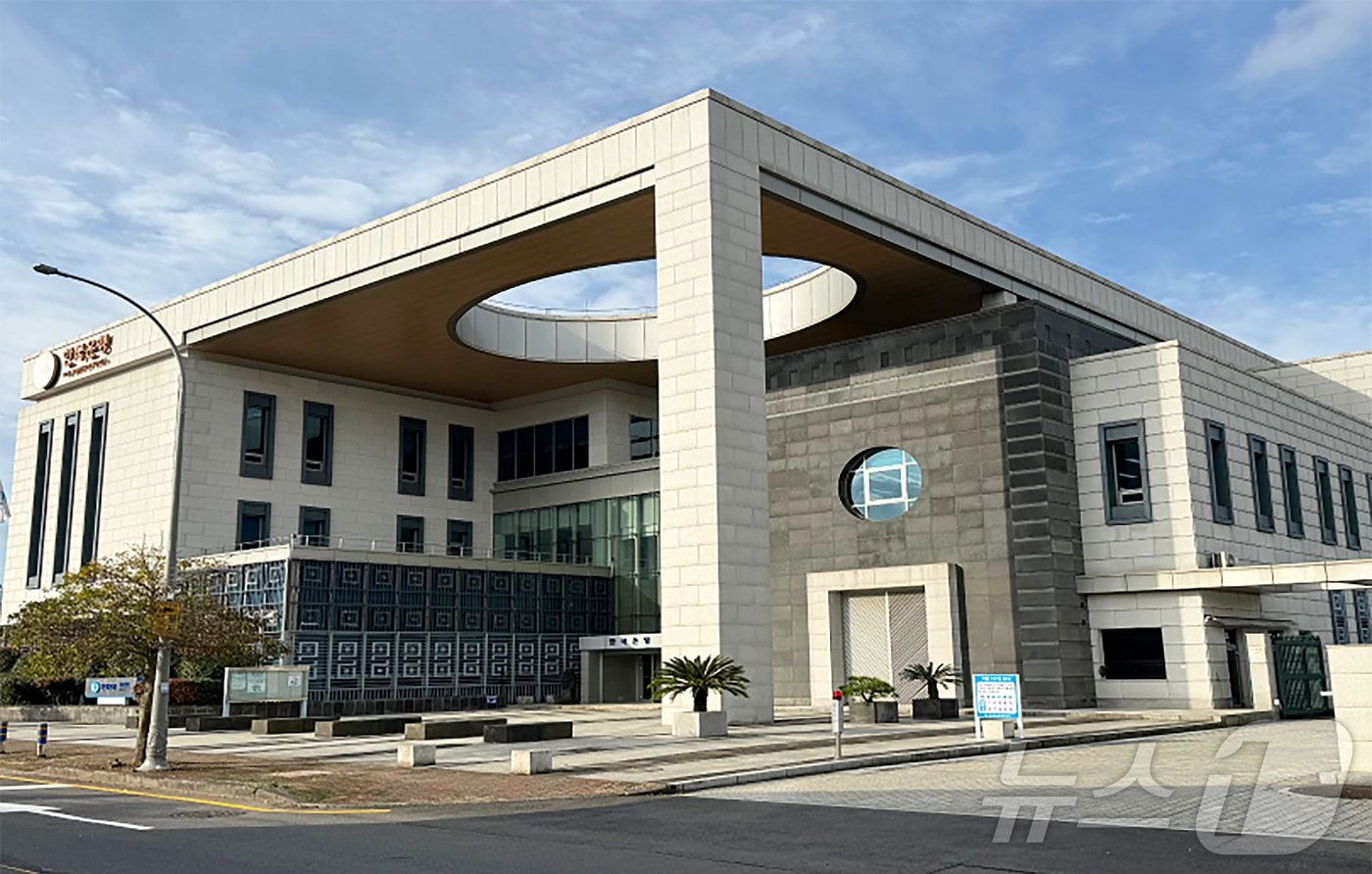 제주시 도남동 소재 한국은행 제주본부.(한국은행 제주본부 홈페이지 갈무리) ⓒ News1 오미란 기자