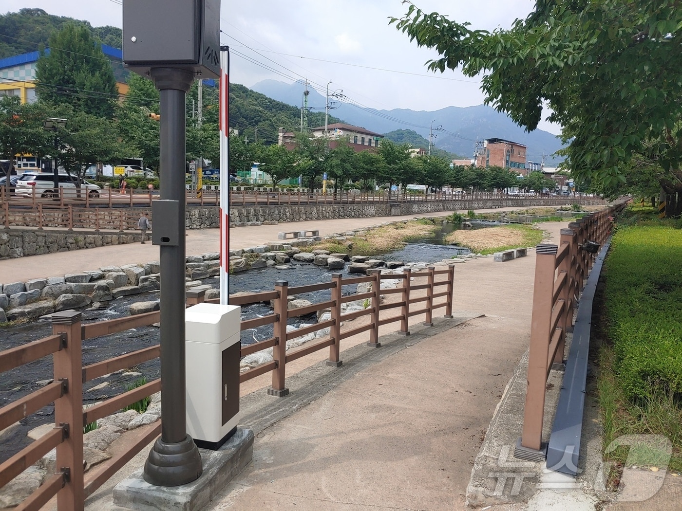경북 구미시 금오천 산책로에 설치된 원격차단기(구미시 제공)/뉴스1