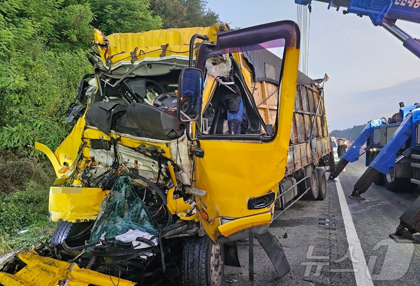 청주 경부고속도로 부산 방향 죽암휴게소 인근 사고 현장&#40;독자 송영훈씨 제공&#41;.2024.8.20/뉴스1 