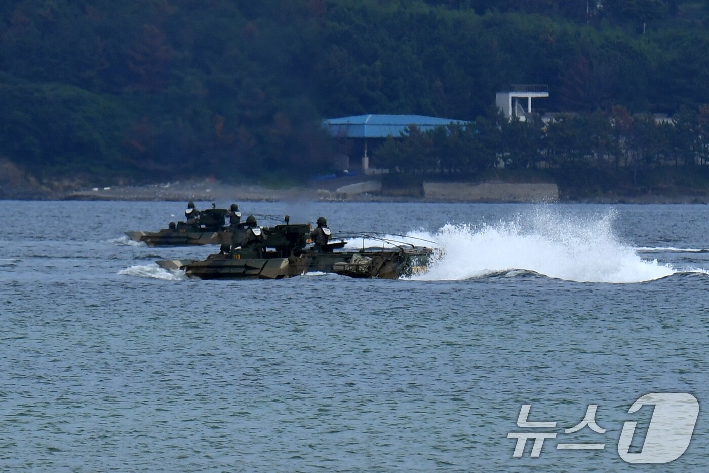 유사시 한반도 방어를 위한 한·미 연합훈련인 '을지 자유의 방패'(UFS·Ulchi Freedom Shield)가 시작된 가운데 해병대 1사단이 20일 오후 경북 포항시 남구 해안에서 KAAV(한국형상륙돌격장갑차) 상륙 훈련을 실시하고 있다. 해병대는 이번 훈련은 정례적으로 실시하는 훈련이라고 밝혔다.2024.8.20/뉴스1 ⓒ News1 최창호 기자