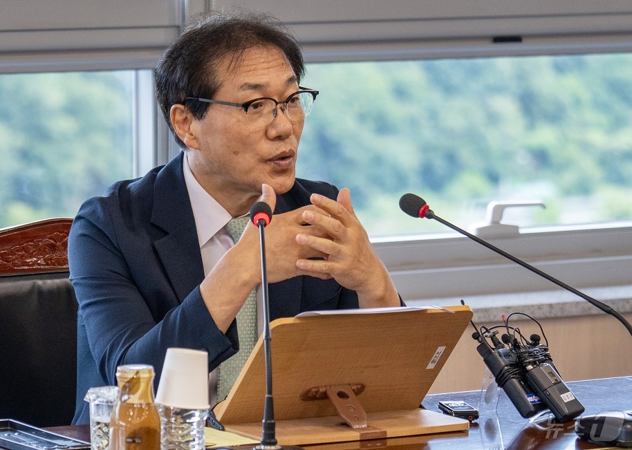 박종래 UNIST 신임 총장이 21일 대학본부 대회의실에서 취임 기자회견을 하고 있다. (UNIST 제공) 