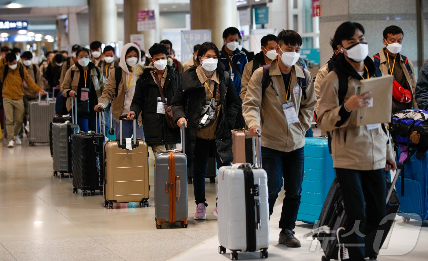 인천공항에 입국하는 외국인 근로자.&#40;사진은 기사 내용과 무관함&#41; / 뉴스1