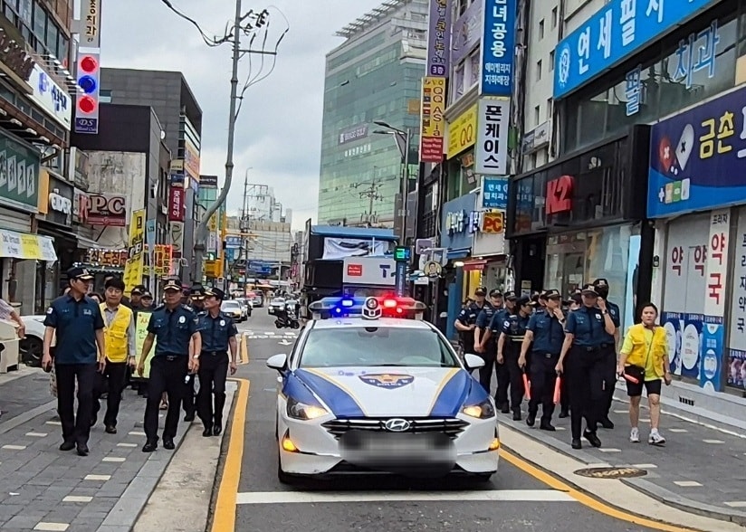 경기 파주시 일대 순찰하는 경찰&#40;파주경찰서 제공&#41;뉴스1