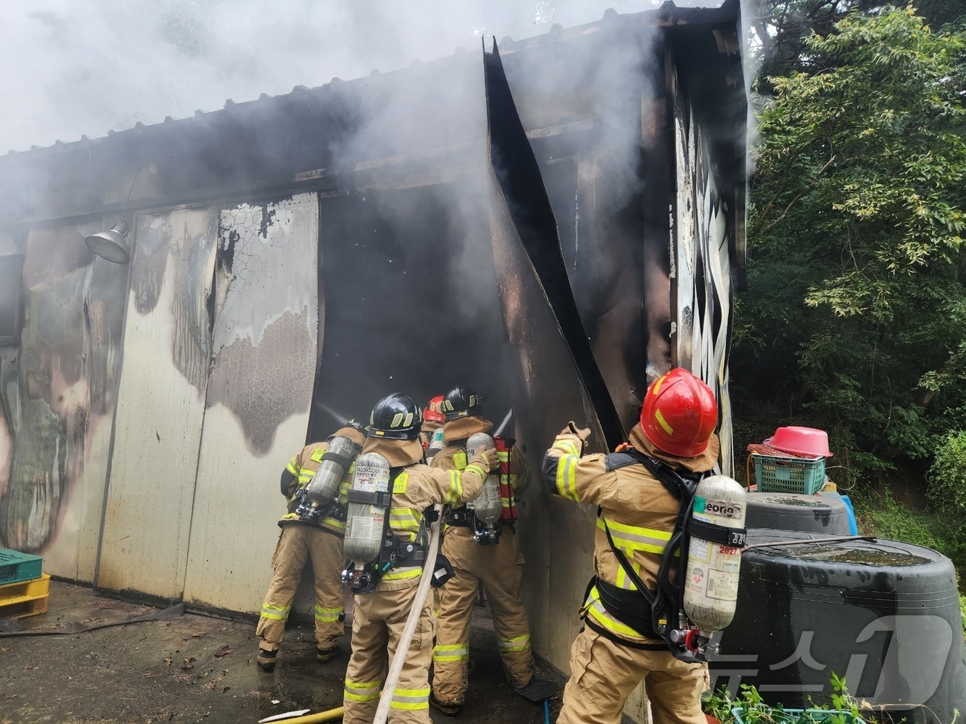 청양 화성면 식당 창고 화재 현장. (청양소방서 제공) / 뉴스1 