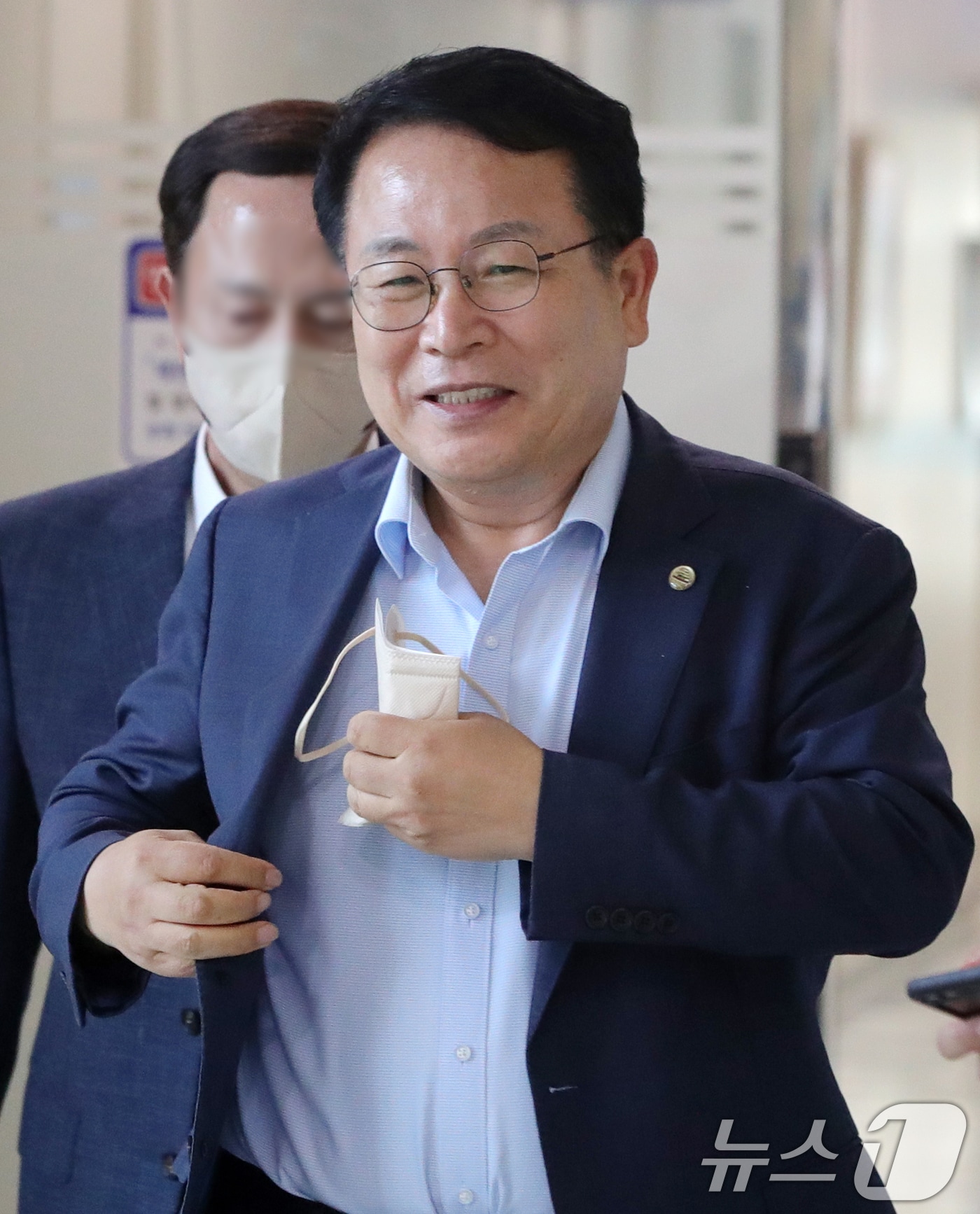 정헌율 익산시장이 23일 전북자치도 전주시 전북경찰청에 출석해 조사를 마치고 경찰청을 나서고 있다. 2024.8.23/뉴스1 ⓒ News1 유경석 기자