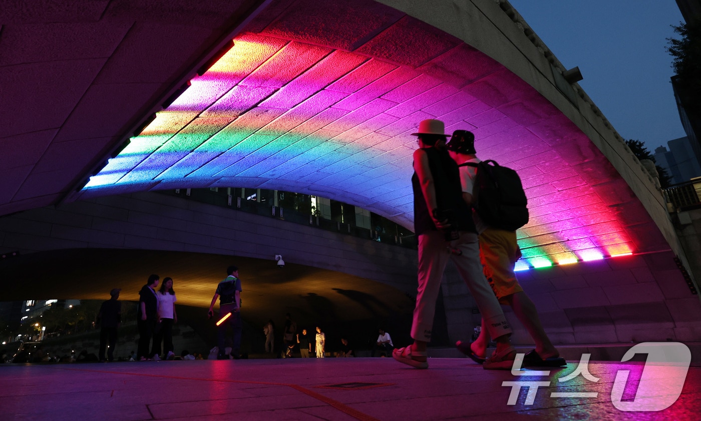 산책하는 시민들.(뉴스1 DB)