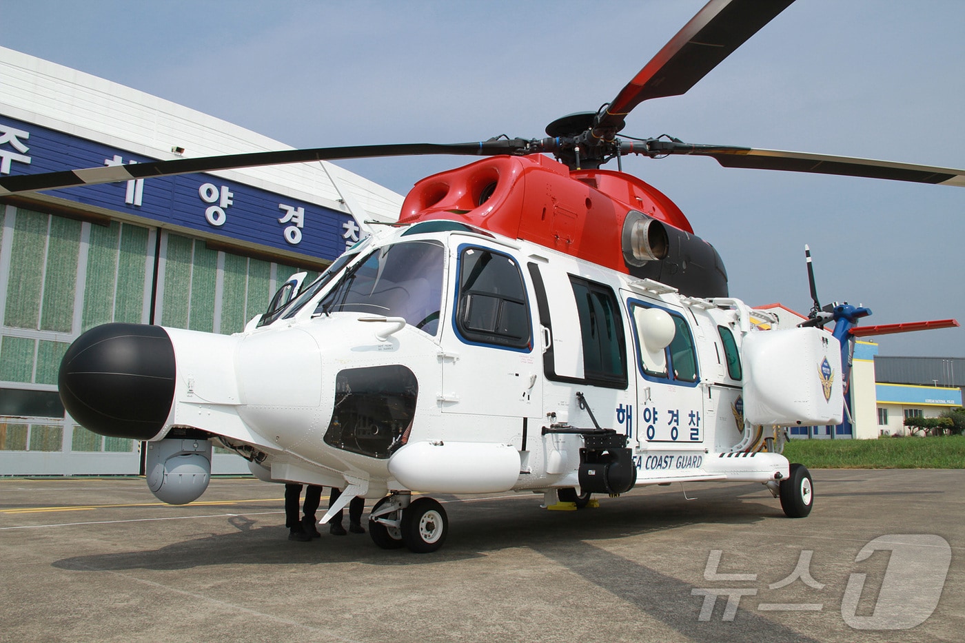 제주해양경찰청 회전익항공대에 추가 배치된 국산 헬기 흰수리.(제주해양경찰청 제공)