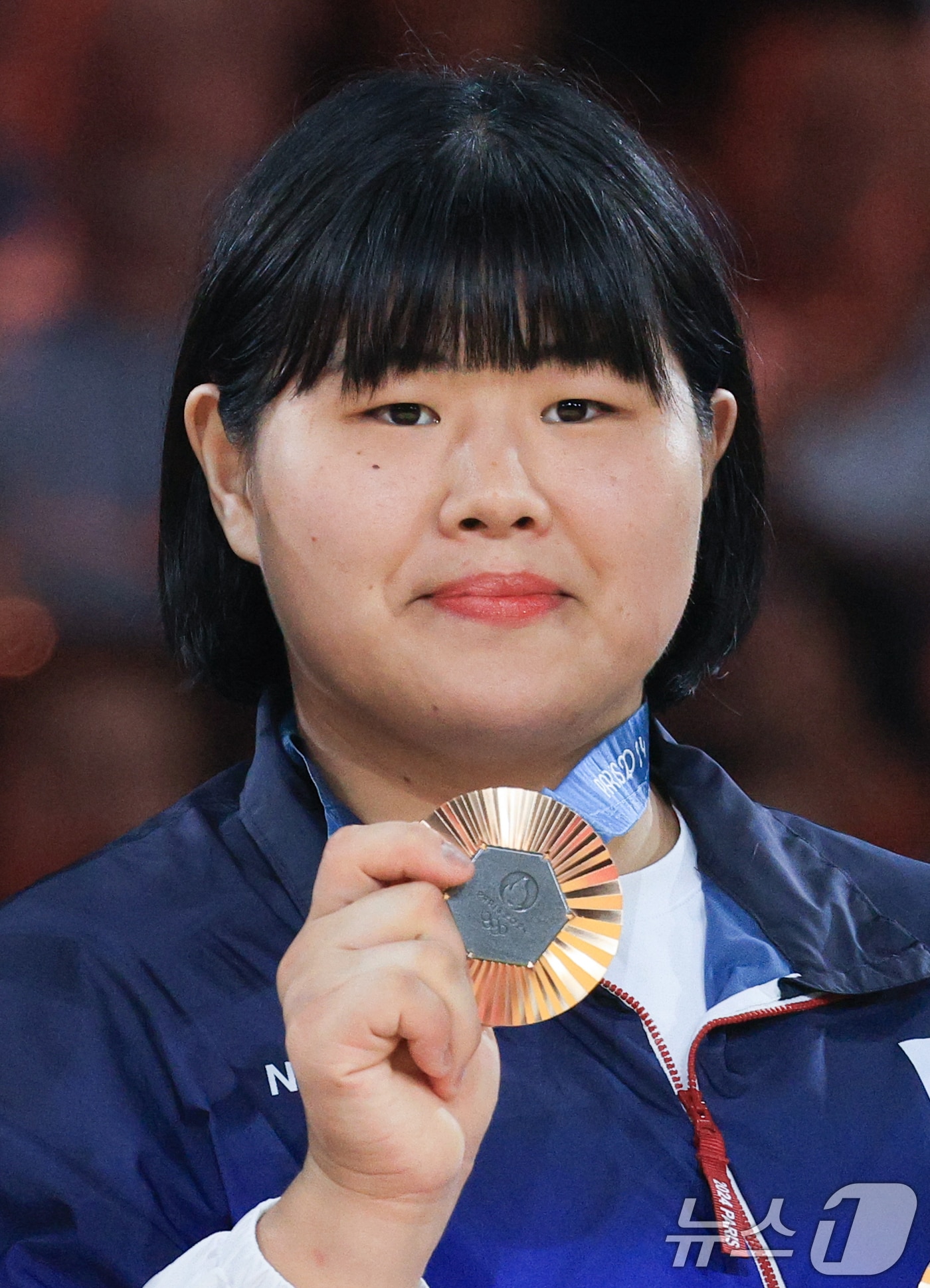 대한민국 유도대표팀 김하윤 선수가 3일(한국시간) 프랑스 파리 샹 드 마르스 아레나에서 진행된 파리올림픽 유도 여자 +78kg 시상식에서 동메달을 들고 기념촬영을 하고 있다. 2024.8.3/뉴스1 ⓒ News1 박정호 기자