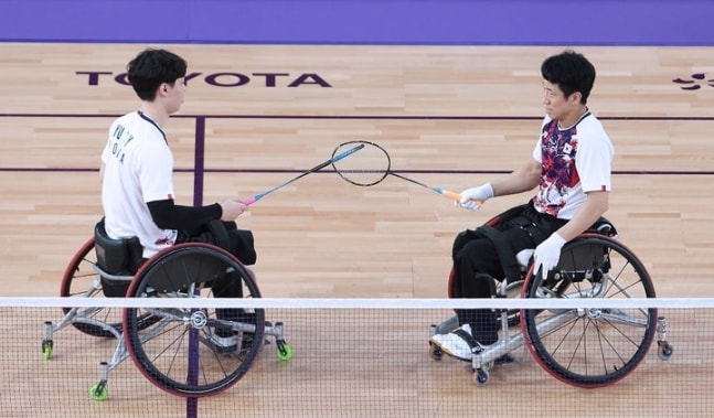 Badminton Jung Jae-gun-Yoo Su-young, Choi Jeong-man-Kim Jeong-jun win in a family match[패럴림픽]