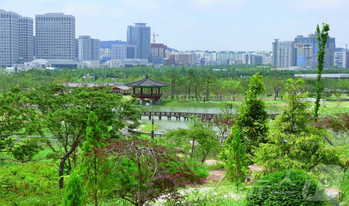  26일 대전·충남은 내륙을 중심으로 낮 기온이 25도까지 올라 더울 것으로 예보됐다. 한밭수목원 모습./  뉴스1 ⓒ News1 김경훈 기자