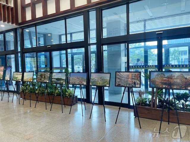  읍시와 자매결연을 맺은 중국 강소성 서주시의 명소 사진전이 정읍시청 1층 로비에서 이달 22일까지 열리고 있다.(정읍시 제공)2024.9.10/뉴스1