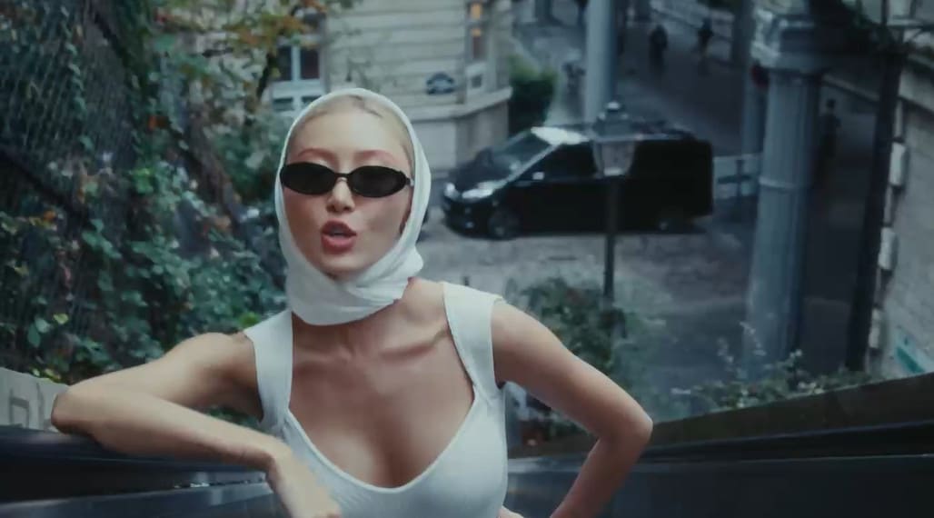 화사 '나' 뮤직비디오 갈무리