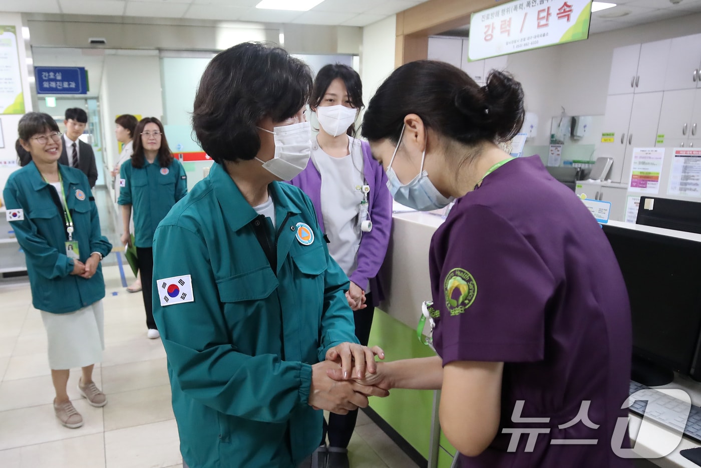 강정애 국가보훈부 장관이 20일 오전 대구보훈병원 응급실을 찾아 의료진을 격려하고 있다. 2024.9.20/뉴스1 ⓒ News1 공정식 기자