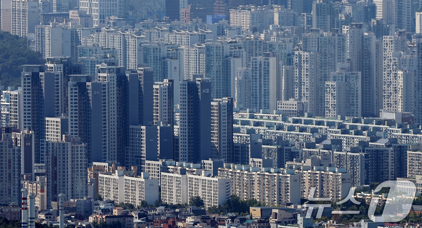  경기 광주시 남한산성에서 바라본 서울 강남 아파트 단지 모습. 2024.9.24/뉴스1 ⓒ News1 김성진 기자