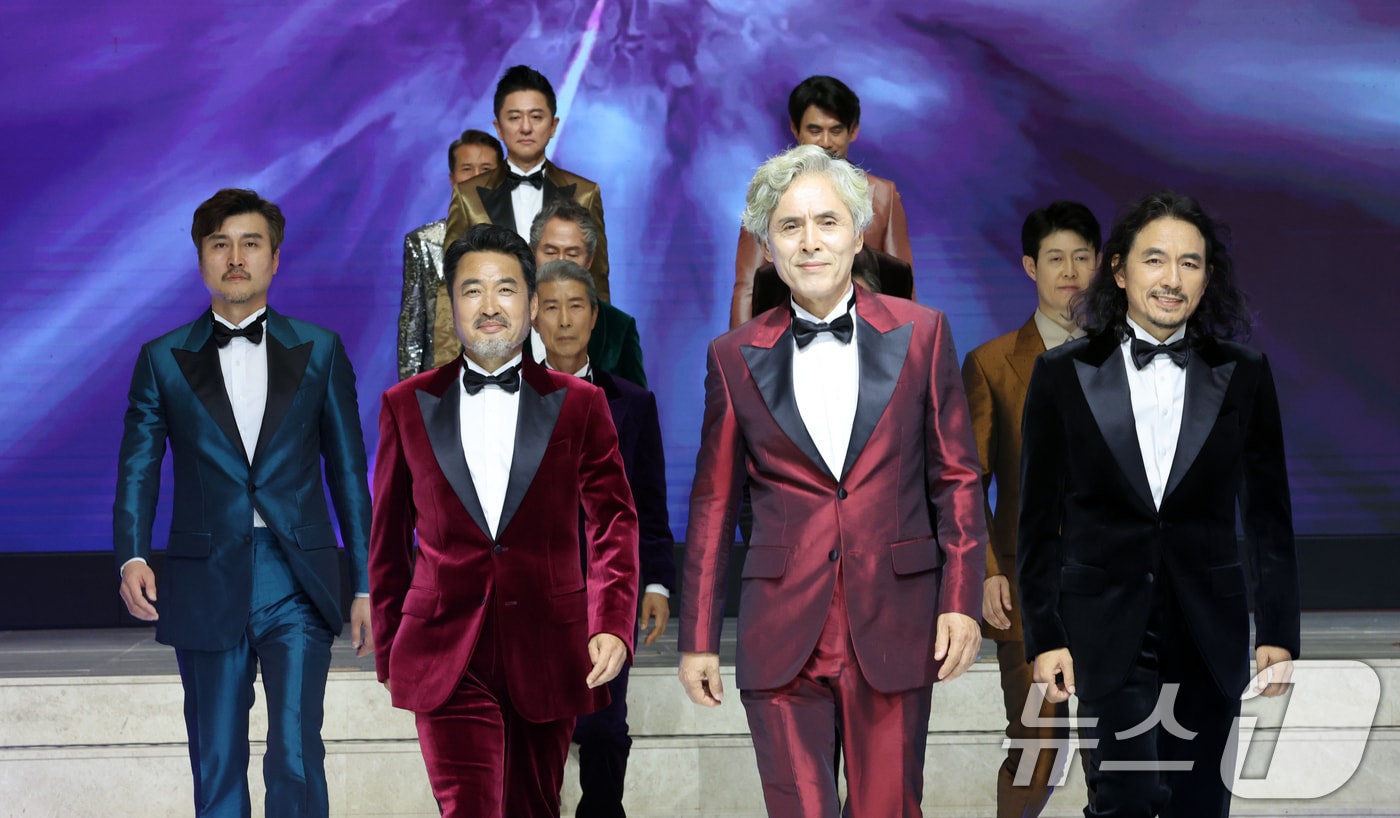 "베이조스·올트먼도 참전"...고령화시대 속 뜨거운 '항노화 패권 전쟁' - 뉴스 썸네일 이미지