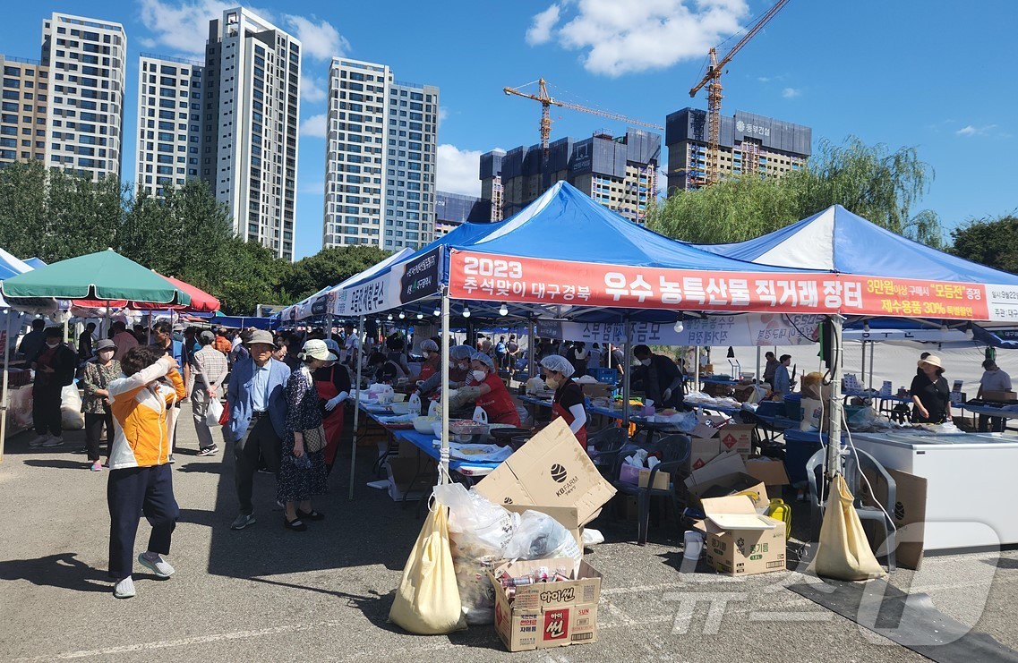 오는 6~ 8일 대구 달서구 옛 두류정수장에서 &#39;추석맞이 우수 농특산물 직거래 장터&#39;가 열린다. 사진은 지난해 행사 모습.&#40;대구시 제공&#41;/뉴스1