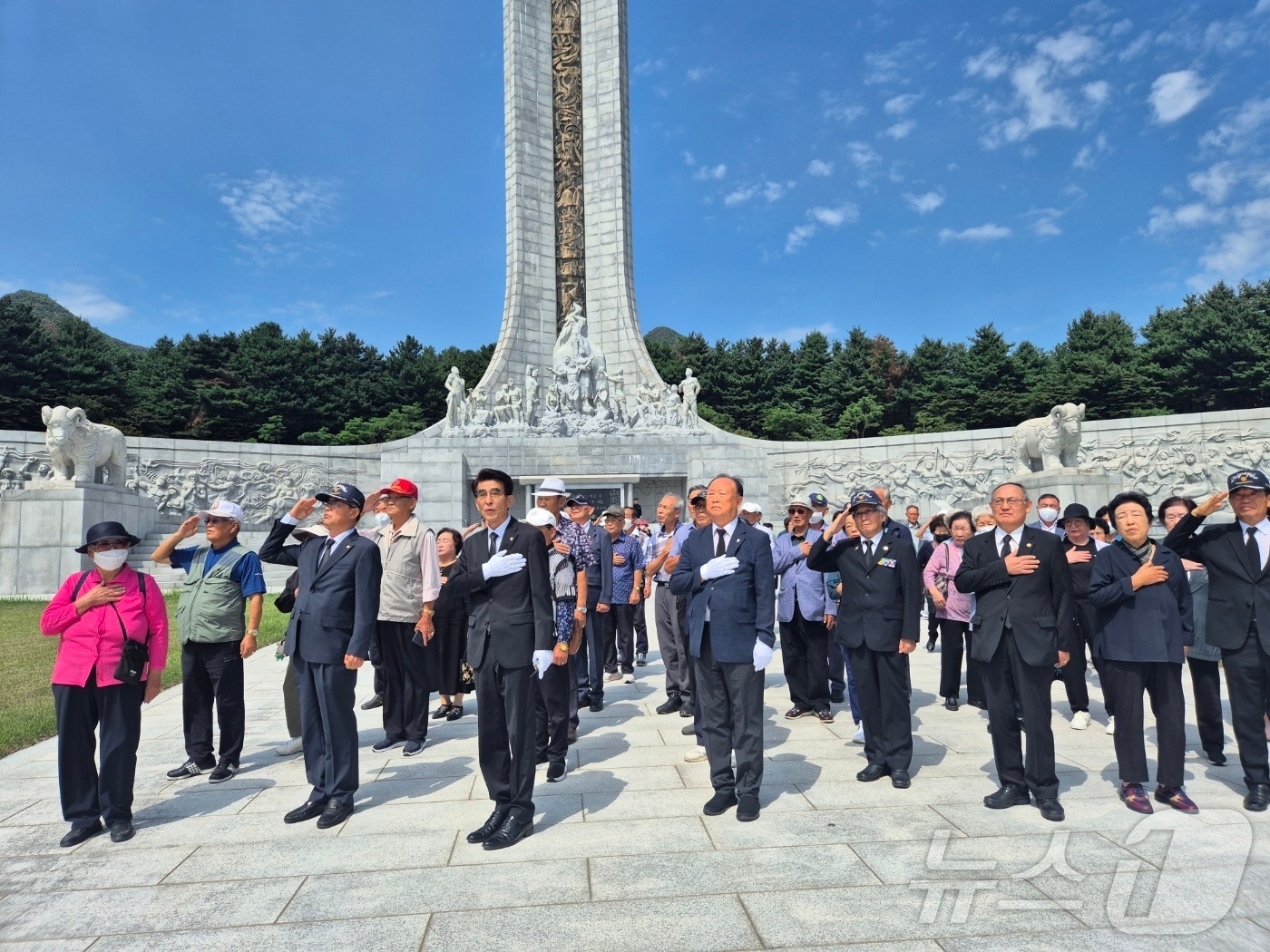 강원 영월군보훈단체협의회 소속 4개 단체의 74명이 지난 3일 국립대전현충원에서 순국선열과 호국영령들의 넋을 기리는 행사를 열었다. &#40;영월군 제공&#41; 2024.9.4/뉴스1