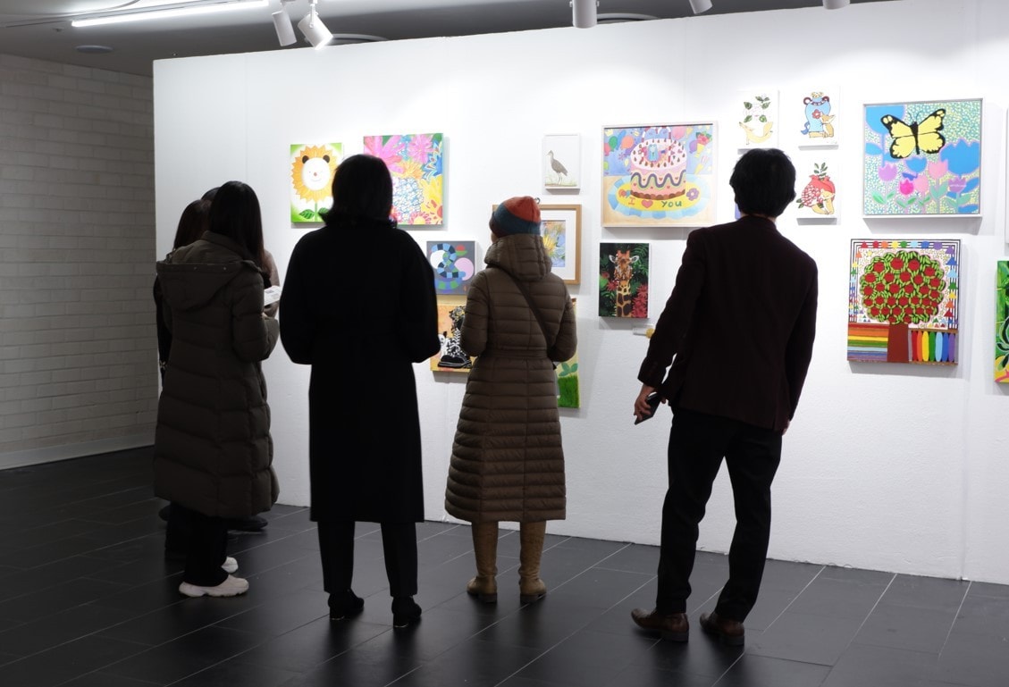 단체전 '경계를 넘어, 한 걸음 더' 전시전경