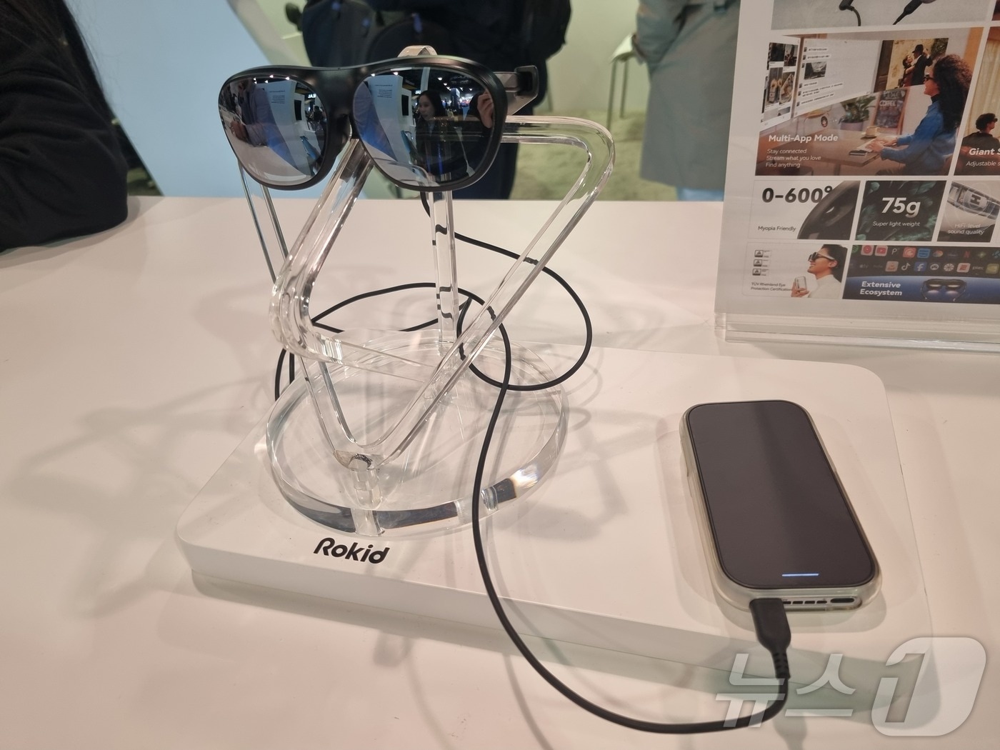 통역하는 안경에 도장작업 훈련까지...AR·VR 무한확장[CES 현장] - 뉴스 썸네일 이미지