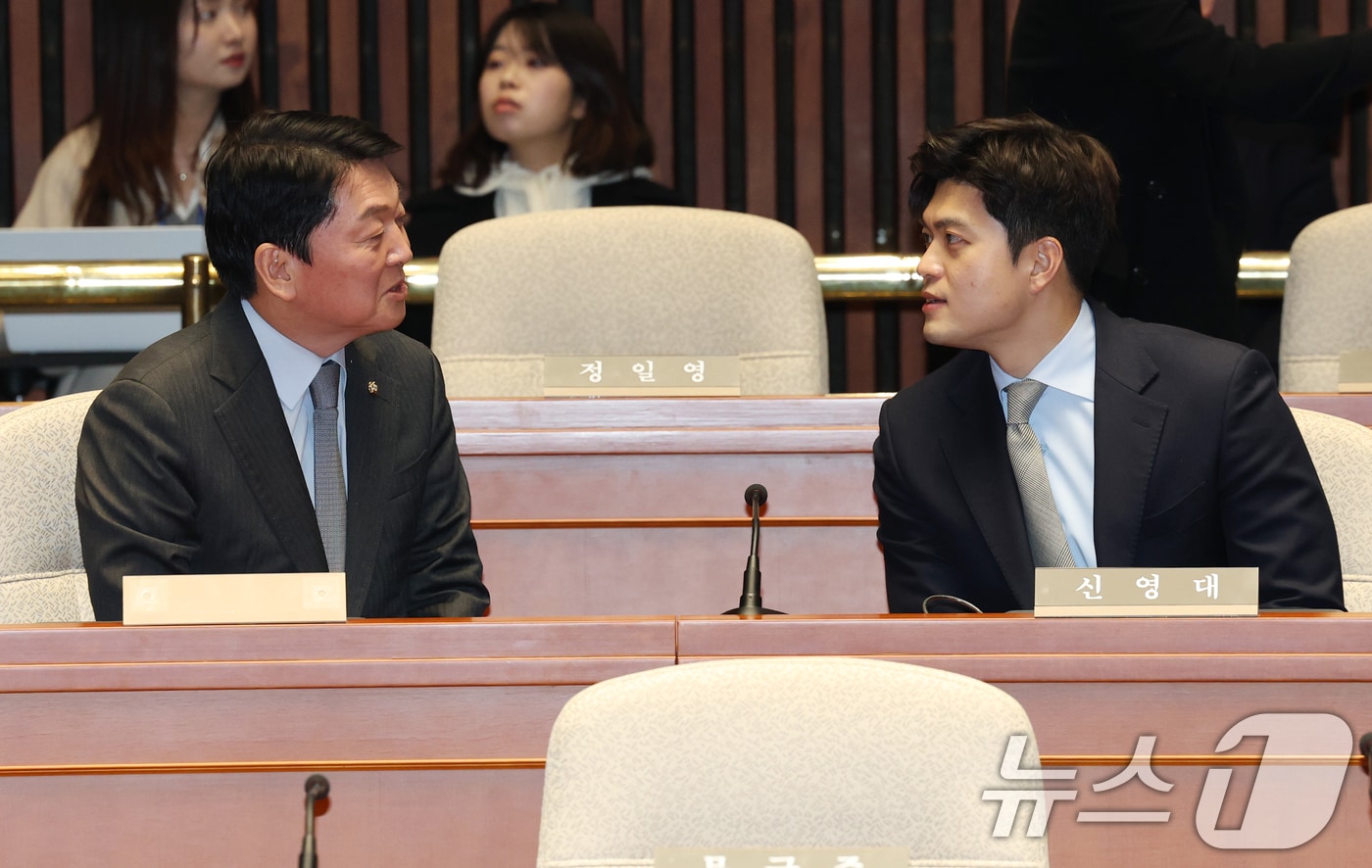 국민의힘 안철수 의원과 김용태 의원. ⓒ 뉴스1 DB