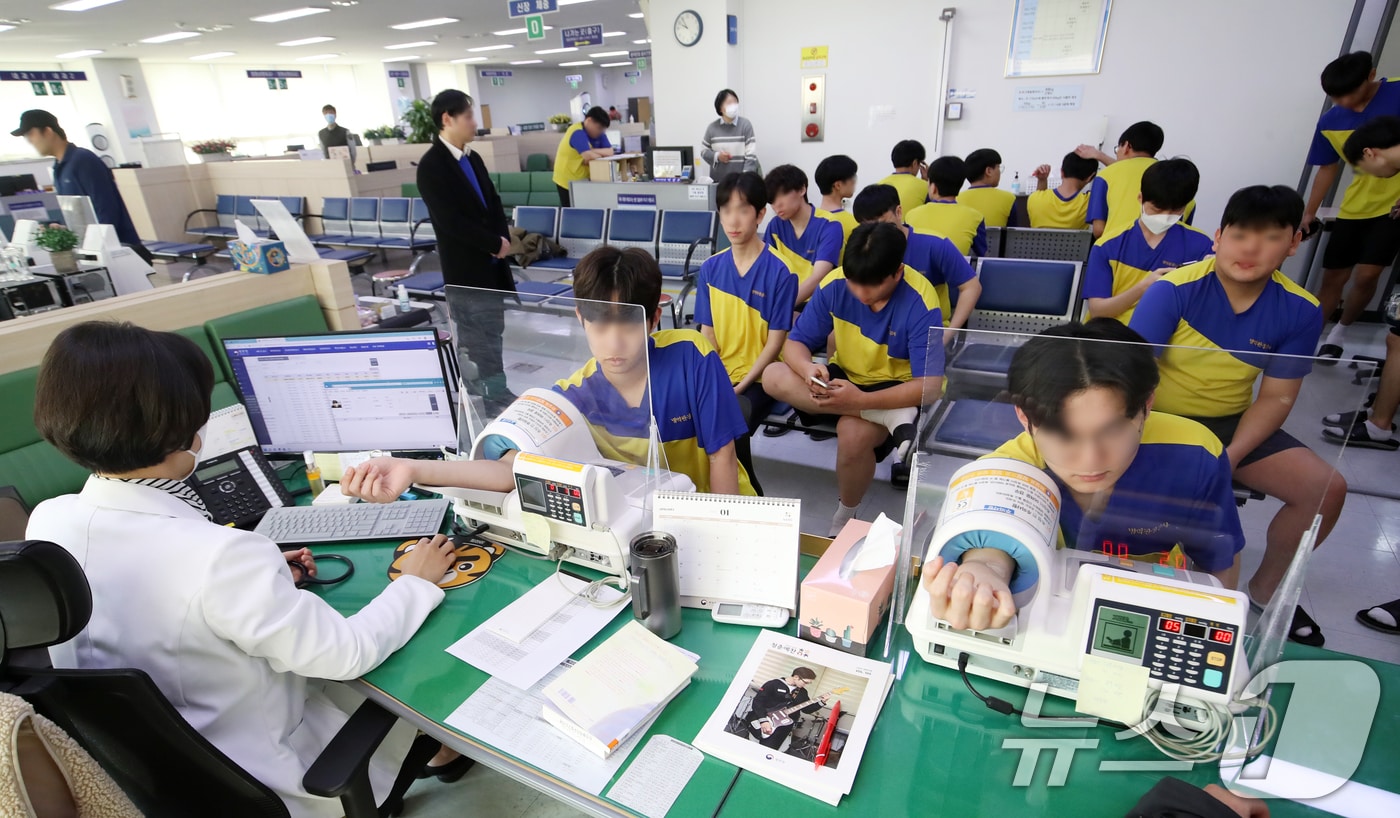 입영 대상자들이 병역판정검사를 받는 모습. 2025.1.14/뉴스1 ⓒ News1 윤일지 기자