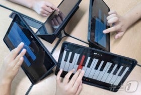 수업 혁신 사례로 선정된 원동초 최희진 교사, 백동초 전수진 교사의 초등 음악과 수업 사례. (교육부 제공)