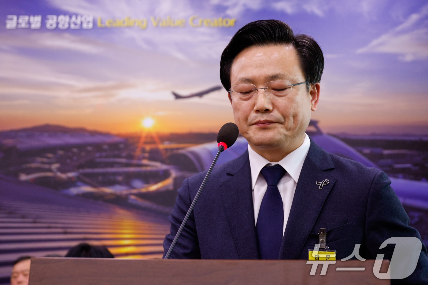 김이배 제주항공 대표가 14일 서울 여의도 국회에서 열린 국토교통위원회 전체회의에 출석해 12·29 여객기 참사 관련 현안 질의를 듣고 있다. 2025.1.14/뉴스1 ⓒ News1 안은나 기자