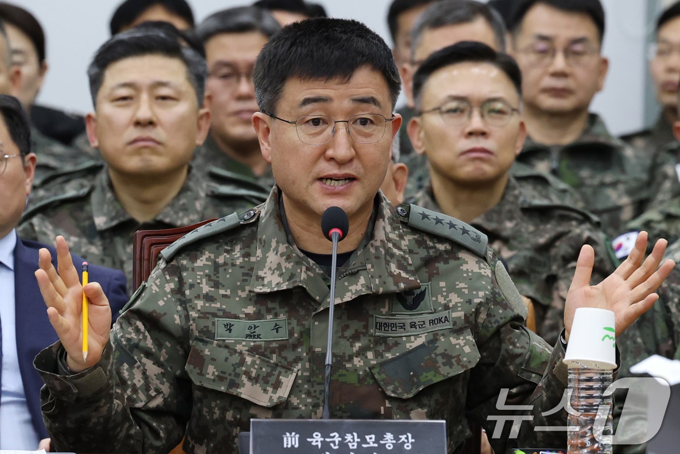 박안수 전 육군참모총장이 14일 오후 서울 여의도 국회에서 열린 윤석열 정부의 비상계엄 선포를 통한 내란 혐의 진상규명 국정조사특별위원회에 출석해 의원 질의에 답하고있다. 2025.1.14 ⓒ 뉴스1 이광호 기자