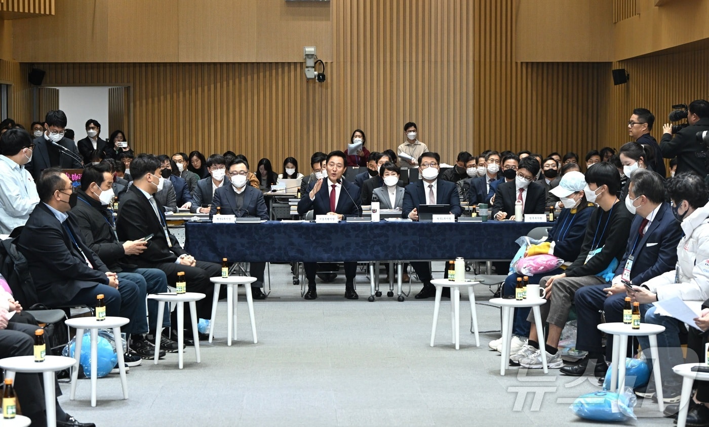 오세훈 서울시장이 14일 &#39;규제 풀어 민생살리기 대토론회&#39;에서 인사말을 하는 모습. &#40;서울시 제공&#41;ⓒ 뉴스1