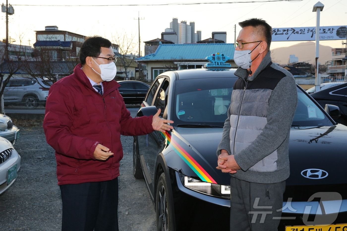 주낙영 경주시장이 개인택시 운전자들과 만나 얘기를 니누고 있다. &#40;경주시제공&#41; 2025.1.15/뉴스1 