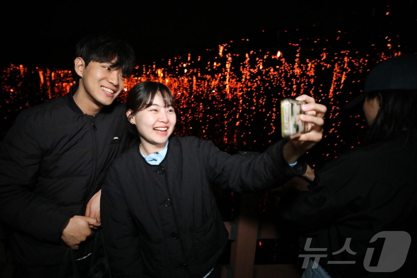 전북 무주군의 무주안성낙화놀이축제가 2년 연속 전북자치도 최우수 작은마을 축제로 선정됐다.(무주군 제공) 2025.1.15/뉴스1