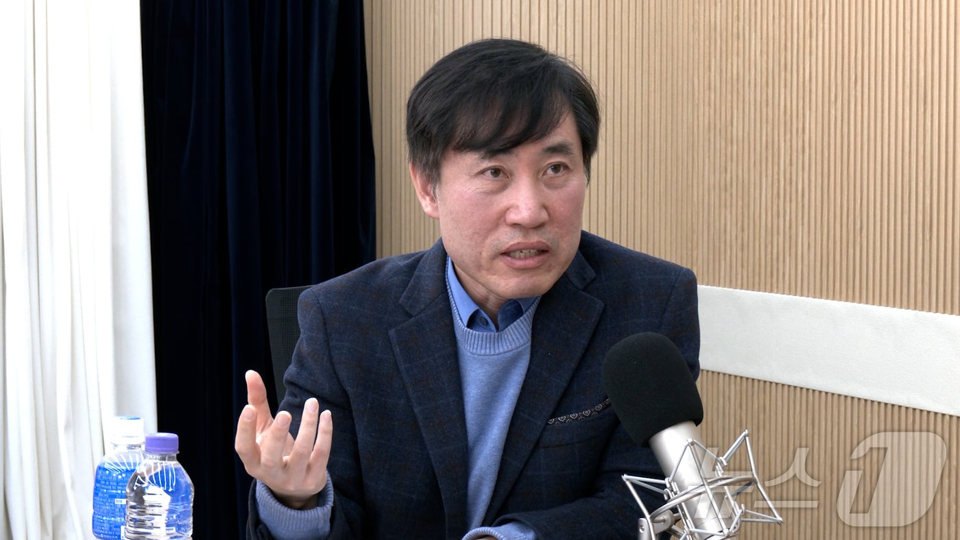 하태경 보험연수원장이 16일 뉴스1TV '팩트앤뷰'에 출연해 질문에 답하고 있다.