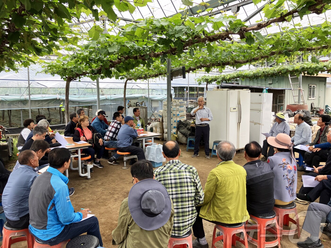 농업교육 강사가 신규 농업인을 대상으로 교육을 하고 있다(안동시 제공)2025.1.16/뉴스1