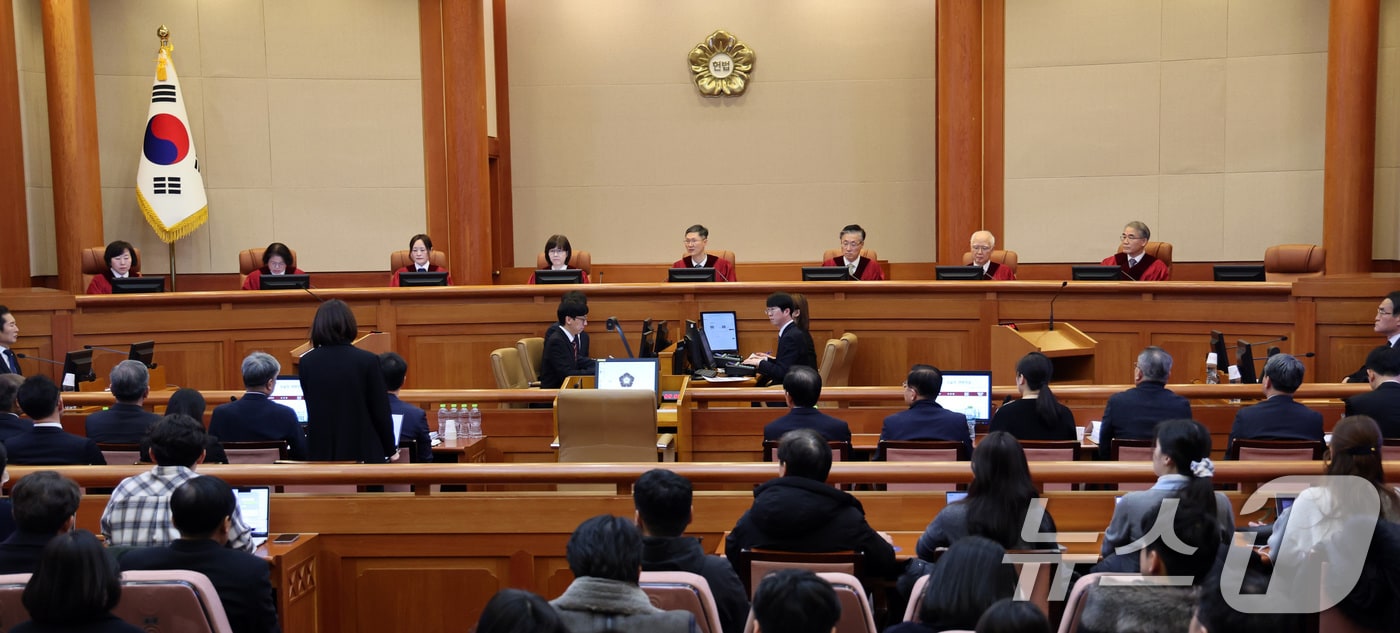 지난 1월 16일 오후 서울 종로구 헌법재판소 심판정에서 진행된 윤석열 대통령 탄핵심판 2파 변론기일. 왼쪽부터 정계선, 김복형, 정정미, 이미선, 문형배, 김형두, 정형식, 조한창 재판관. &#40;공동취재&#41; 2025.1.16/뉴스1 ⓒ News1 황기선 기자