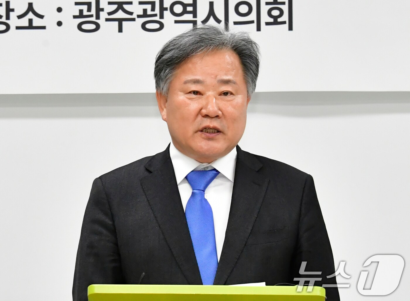 광주글로벌모터스&#40;GGM&#41; 주주인 광주 미래차모빌리티진흥원 김성진 원장이 지난 1월 16일 광주시의회 시민소통실에서 GGM 주주단 기자회견을 열고 GGM 노조의 파업에 강경 대응 방침을 밝히고 있다.2025.1.16/뉴스1 ⓒ News1 박준배 기자