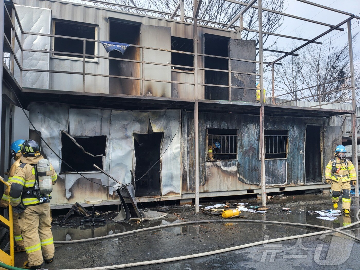 평택 금속저장용기 제조 업체 화재 현장.(경기도소방재난본부 제공)