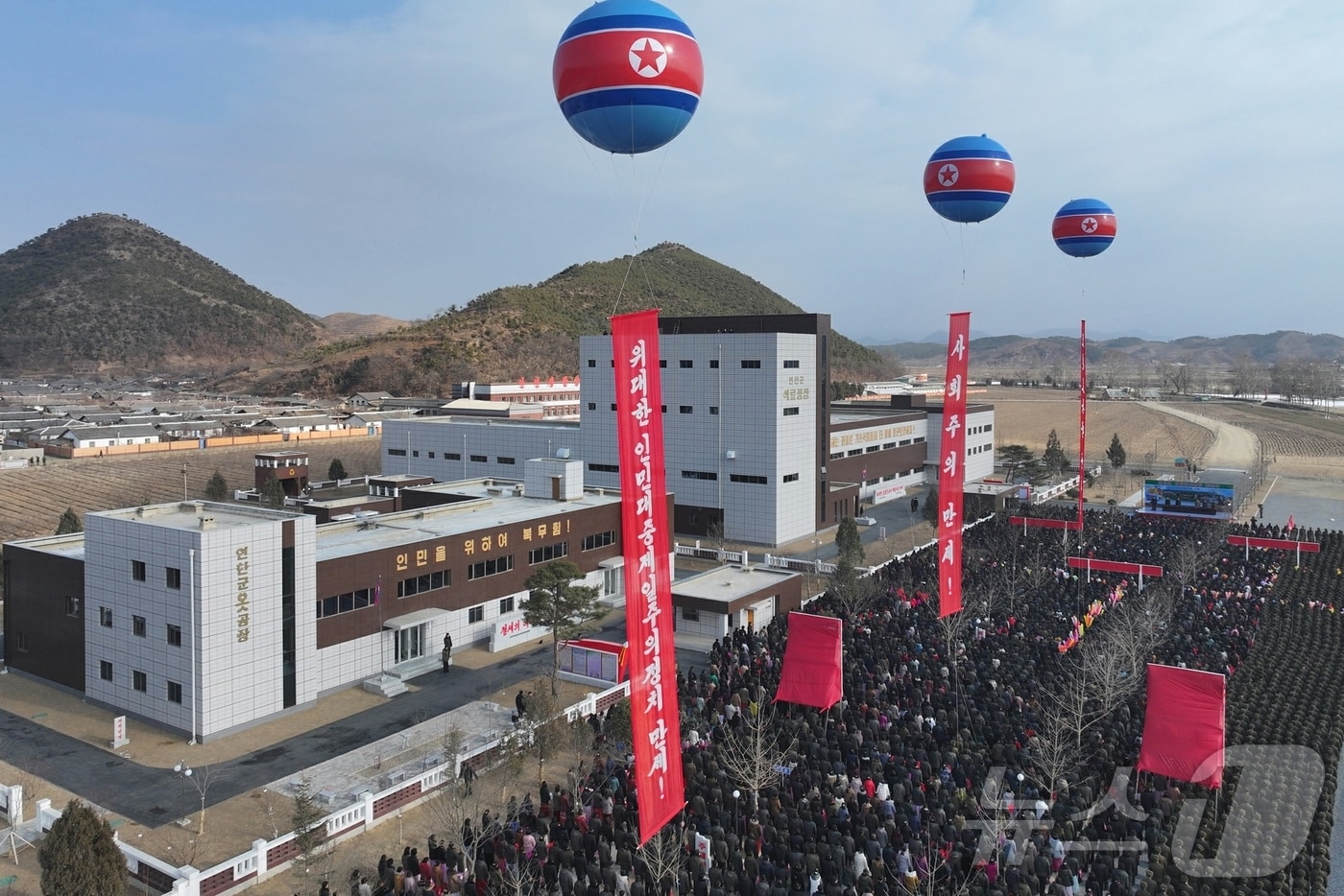 &#40;평양 노동신문=뉴스1&#41; = 북한 노동당 기관지 노동신문은 17일 &#34;고려약 자원이 풍부하고 단나무 고장으로 널리 알려진 연탄군에 현대적인 지방공업공장이 일떠섰다&#34;라면서 &#34;연탄군 지방공업공장 준공식이 지난 16일 진행됐다&#34;라고 보도했다. [국내에서만 사용가능. 재배포 금지. DB 금지. For Use Only in the Republic of Korea. Redistribution Prohibited] rodongphoto@news1.kr